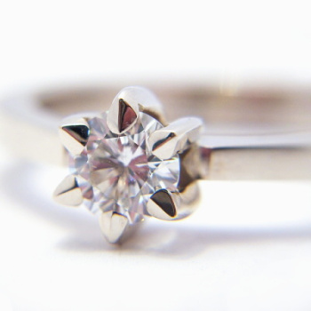 zasnubni-prsten-bile-zlato-diamant-6
